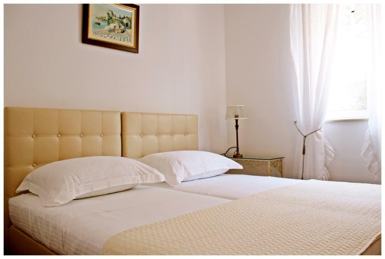 Casa Zorana-Alba Apartments Трогір Номер фото