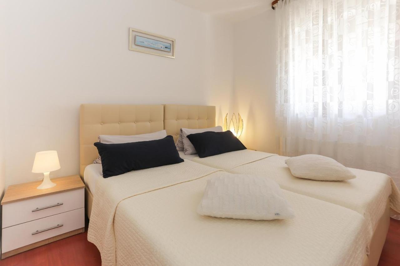 Casa Zorana-Alba Apartments Трогір Екстер'єр фото